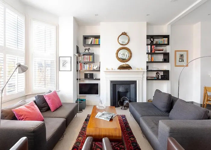 Spacious Apartment Near Portobello Road