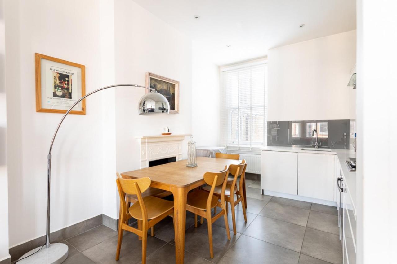 Spacious Near Portobello Road Londra
