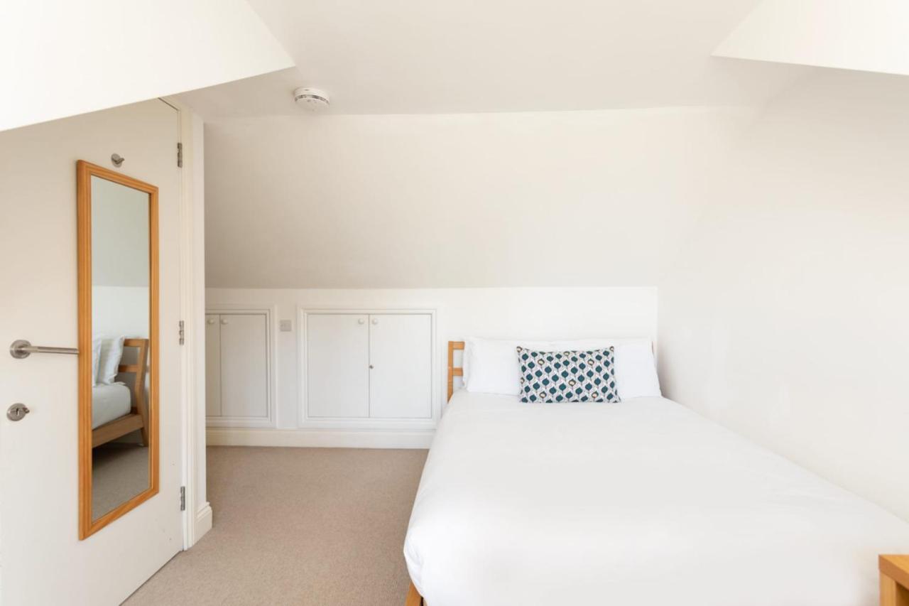 Spacious Near Portobello Road Appartamento