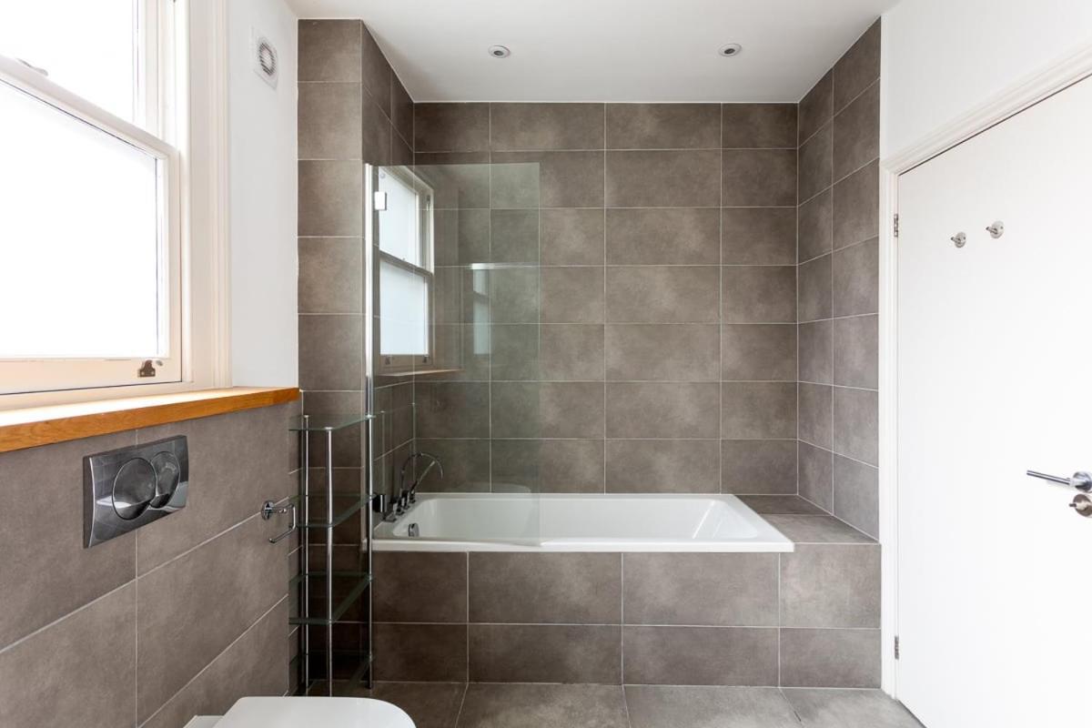 Spacious Near Portobello Road