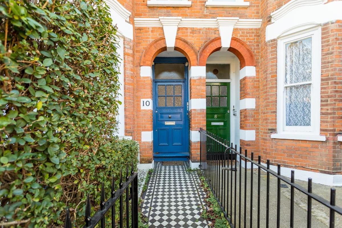 Spacious Near Portobello Road Londra